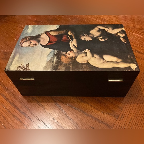Raphael’s-The Virgin And Child… Beautifully Handmade Gold Hardware Trinket Box! - Picture 13 of 16